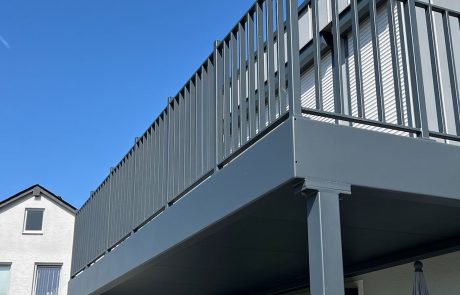 Balkon-Spaleck-schwarz-modern
