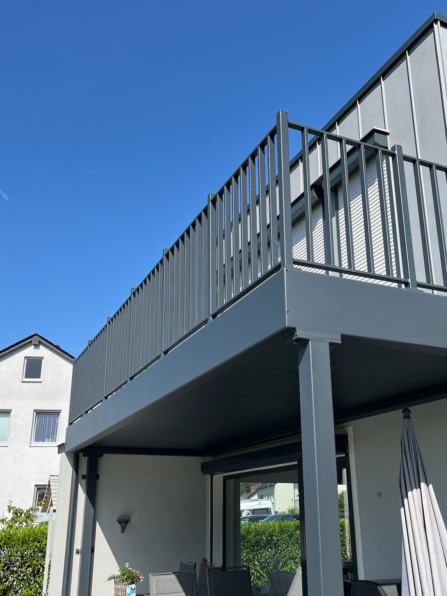 Balkon-Spaleck-schwarz-modern