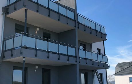 Balkon-modern-glas-schwarz-Spaleck-1